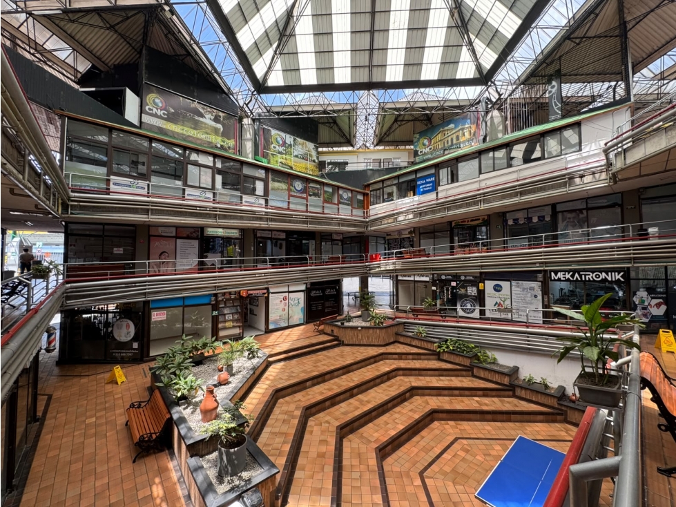 SE VENDE LOCAL COMERCIAL EN CENTRO COMERCIAL BOLIVAR — foto 4