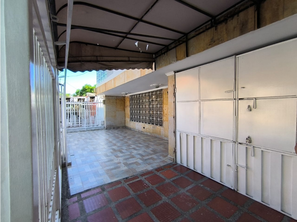 VENTA DE HERMOSA CASA CON ESPACIOS AMPLIOS FRENTE AL HOSPITAL — foto 4