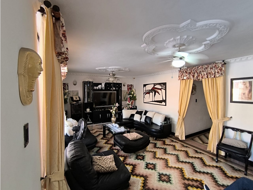 VENTA DE HERMOSA CASA CON ESPACIOS AMPLIOS FRENTE AL HOSPITAL — foto 6