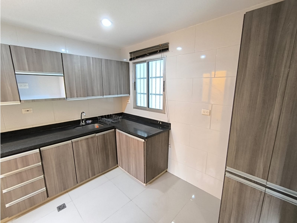 VENTA DE HERMOSA Y AMPLIA CASA EN CONJUTO CERRADO EN RIASCOS — foto 6