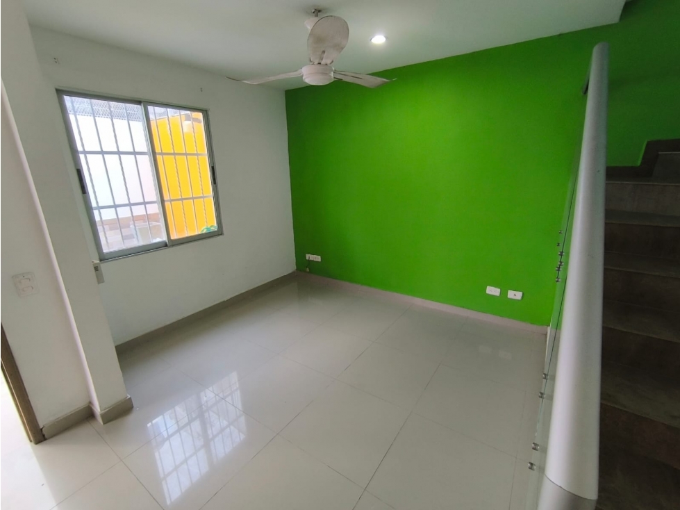 VENTA DE HERMOSA Y AMPLIA CASA EN CONJUTO CERRADO EN RIASCOS — foto 3