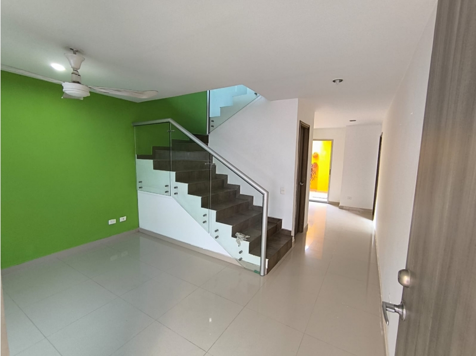 VENTA DE HERMOSA Y AMPLIA CASA EN CONJUTO CERRADO EN RIASCOS — foto 2