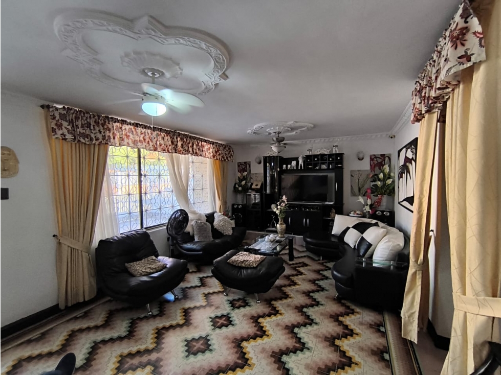 VENTA DE HERMOSA CASA CON ESPACIOS AMPLIOS FRENTE AL HOSPITAL — foto 5