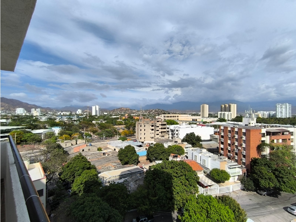 VENTA DE APARTAMENTO EN BAVARIA CON HERMOSA VISTA Y REMODELADO — foto 2