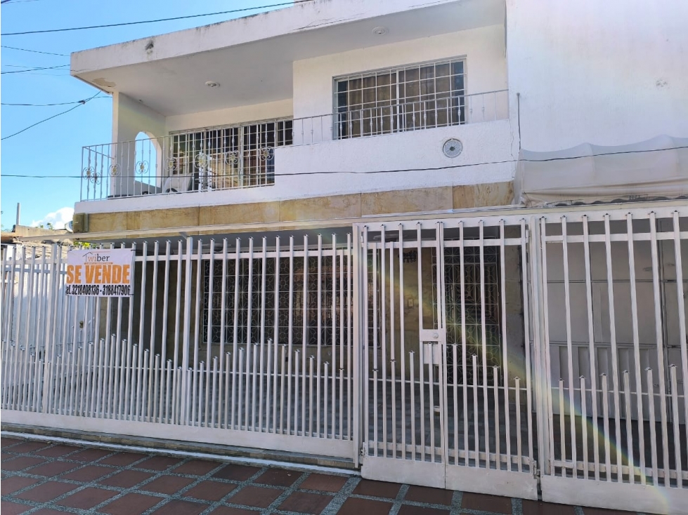 VENTA DE HERMOSA CASA CON ESPACIOS AMPLIOS FRENTE AL HOSPITAL — foto 2
