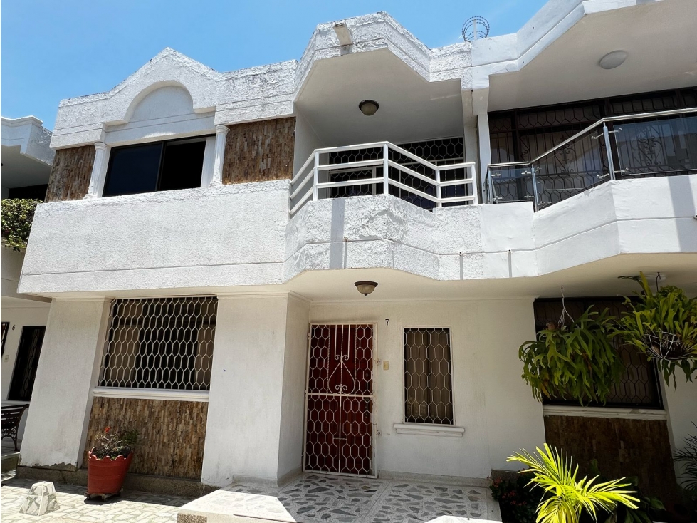 VENTA CASA AMPLIA DOS NIVELES SECTOR JARDIN SANTA MARTA