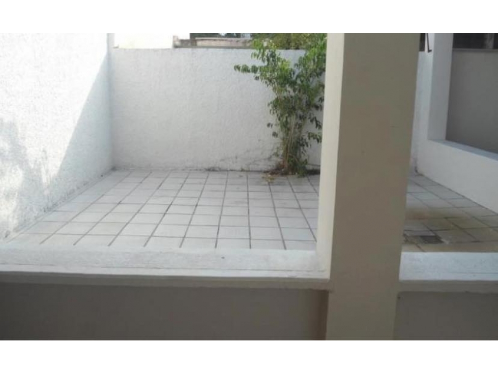 CASA A 2 CUADRAS DE PLAZA COUNTRY EN JARDINES DE LAS LOMAS COLIMA — foto 2