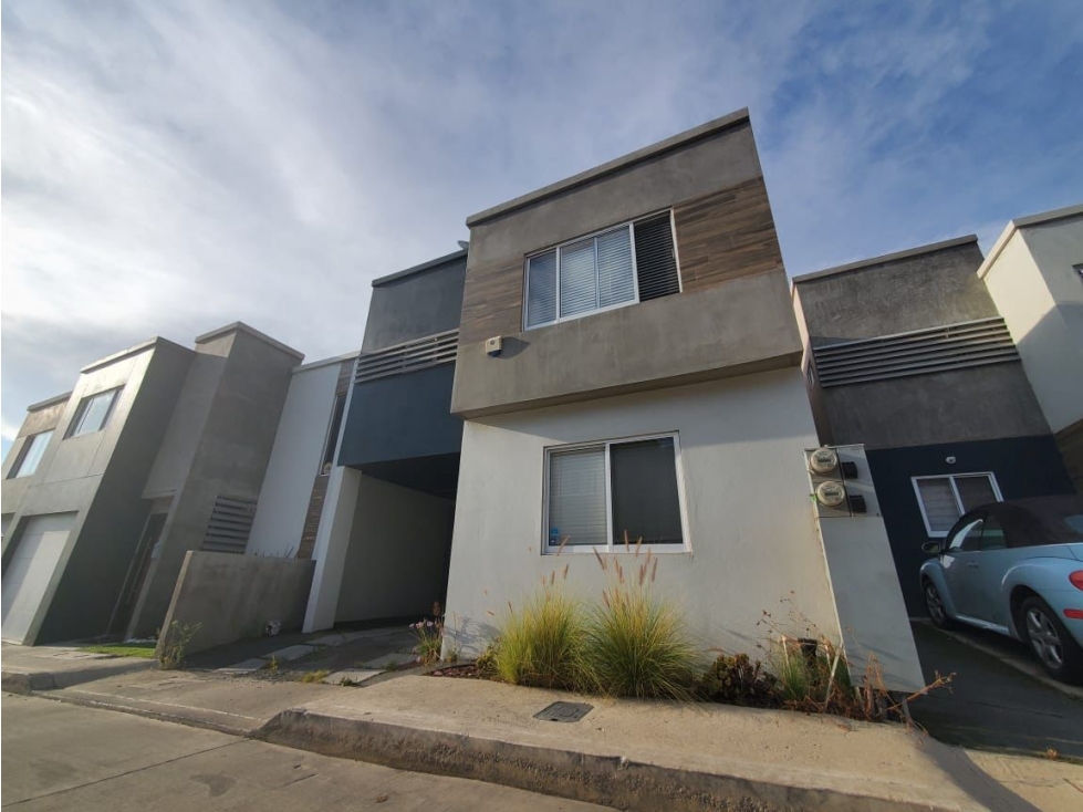 CASA EN VENTA EN PRIVADA SOLANA TIJUANA AMUEBLADA Y EQUIPADA - 1