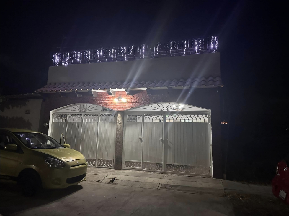 LINDA CASA EN VENTA DOS PLANTAS Y DOBLE ALTURA VILLA DE ALVAREZ COLIMA