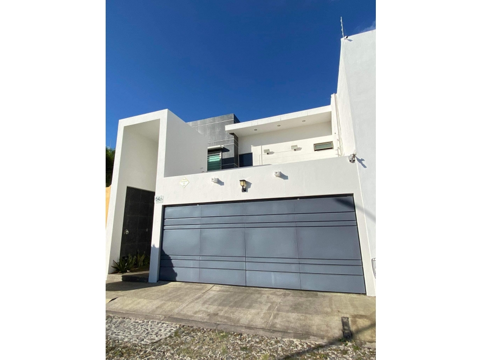 HERMOSA CASA AMPLIA EN VENTA RESIDENCIAL ESMERALDA NORTE COLIMA