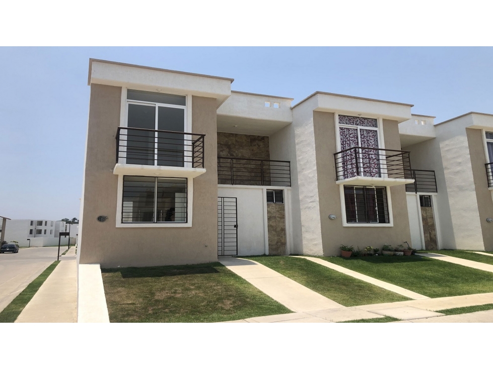CASA EN VENTA MODELO PAROTA FRACC. LA CALMA EN IXTAPA PUERTO VALLARTA - 1