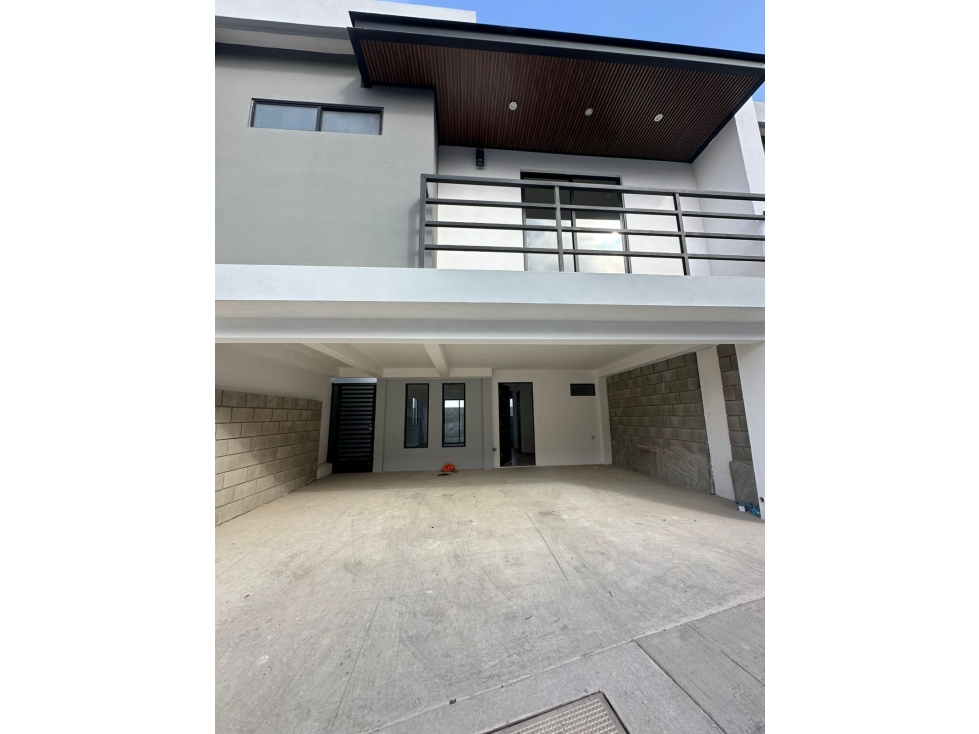 VENTA DE CASA EN PRIVADA BAYKAL VALLE DORADO