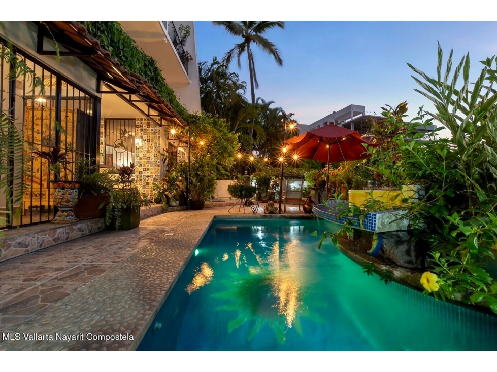 CASA EN VENTA "CASA MARAVILLA" EN CONCHAS CHINAS EN PUERTO VALLARTA - 1
