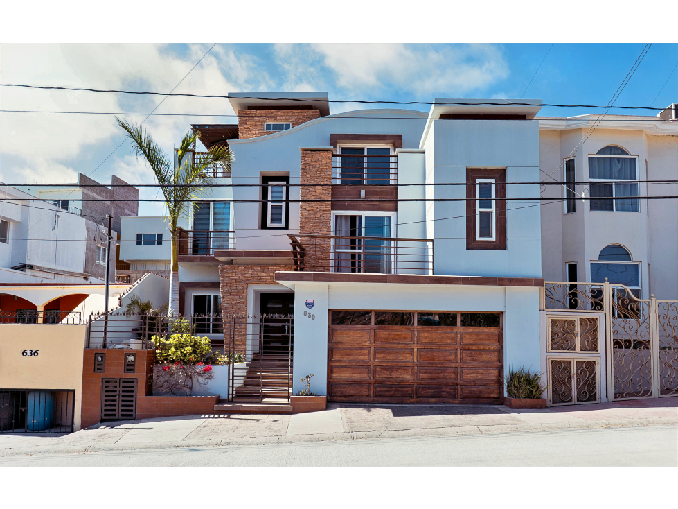 Casa en VENTA Moderna, Ensenada. Vista al Mar, 5 recs con Departamento - 1