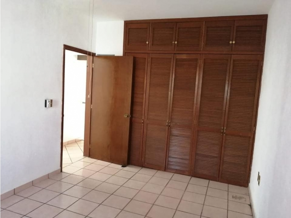 BONITA CASA EN VENTA EN LOMAS DE CIRCUNVALACION (ZONA DORADA) COLIMA — foto 2