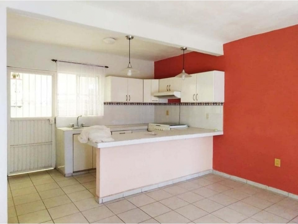 EN VENTA HERMOSA CASA EN COLONIA ESMERALDA SUR COLIMA — foto 2