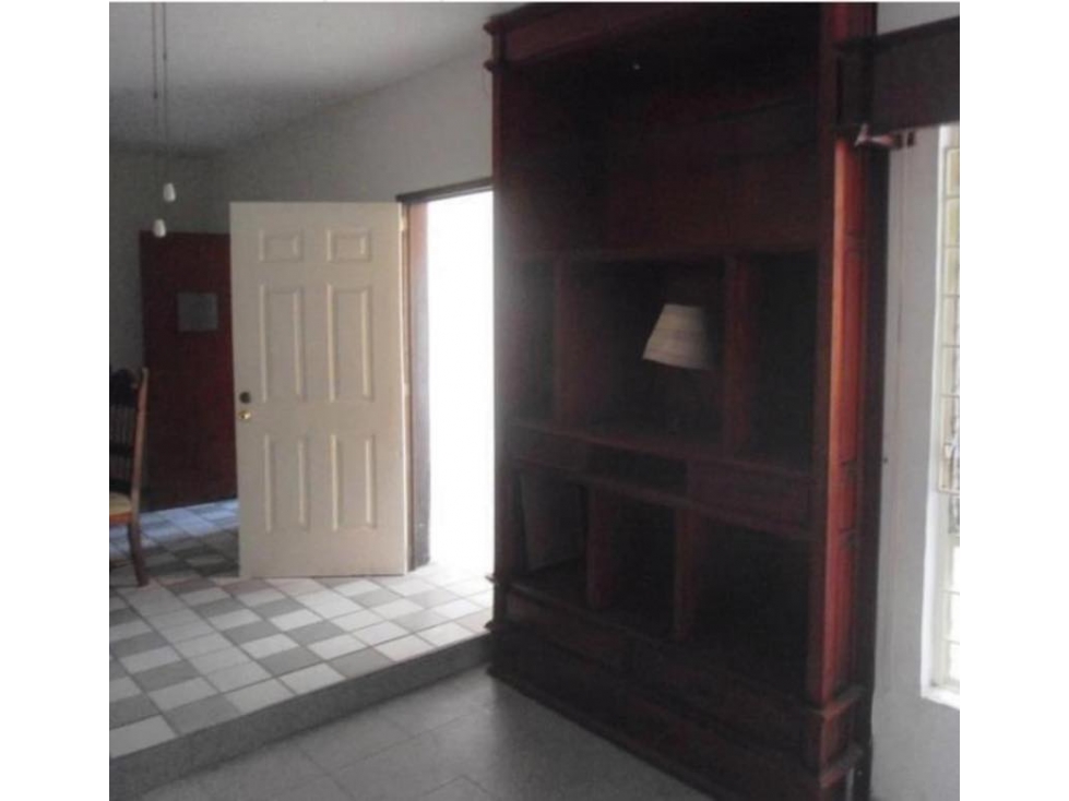 CASA A 2 CUADRAS DE PLAZA COUNTRY EN JARDINES DE LAS LOMAS COLIMA — foto 3