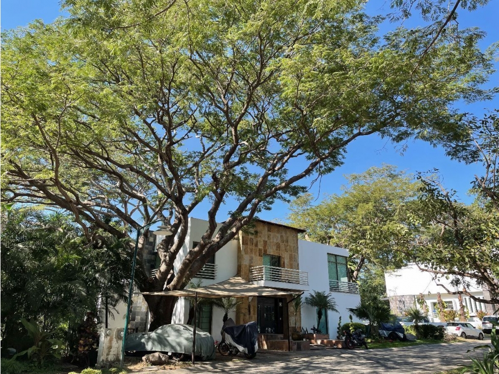 ESPECTACULAR CASA EN EL FRACCIONAMIENTO LAS PAROTAS EN COLIMA — foto 2