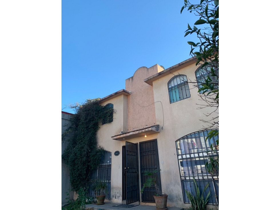 CASA EN VENTA. ( 2 CASAS EN 1 ) EN LOMAS VIRREYES TIJUANA - 2
