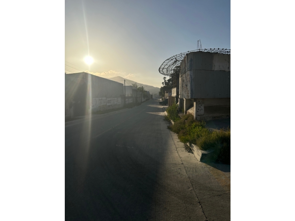 SE VENDE TERRENO BLVD UNIVERSIDAD - TECATE - 3