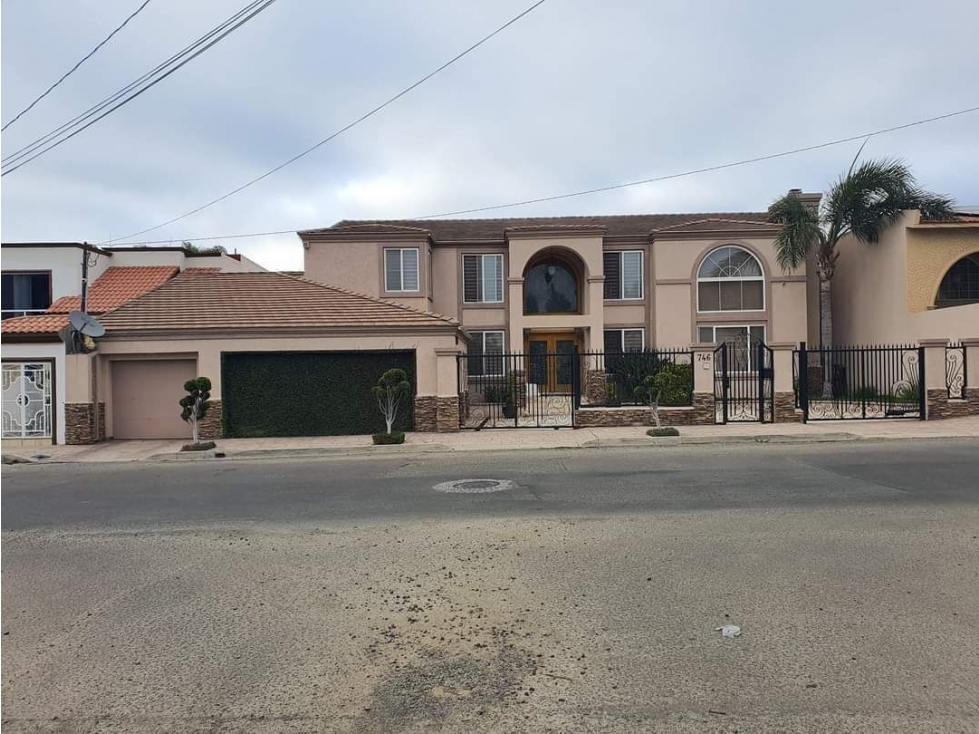 HOUSE FOR SALE IN PICTURESQUE AND COVETED ZONE OF PLAYAS DE TIJUANA
