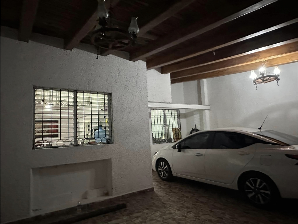LINDA CASA EN VENTA DOS PLANTAS Y DOBLE ALTURA VILLA DE ALVAREZ COLIMA — foto 2