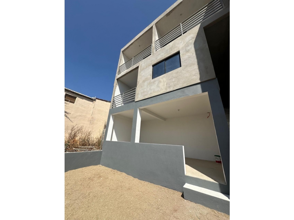 VENTA AMPLIA CASA AL FINAL AV. REFORMA BOSQUE DE LOS OLIVOS ENSENADA - 2