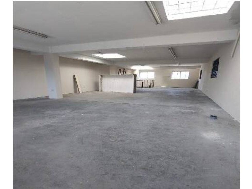 BODEGA EN VENTA A DOS CUADRAS DEL BLVD. DIAZ ORDAZ LA MESA - 2
