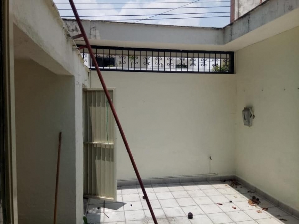 CASA A 2 CUADRAS DE PLAZA COUNTRY EN JARDINES DE LAS LOMAS COLIMA — foto 4