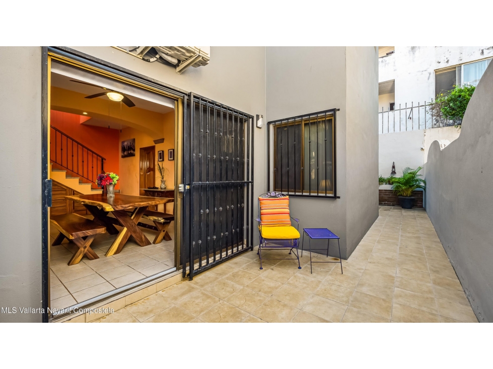 VENTA DE ENCANTADORA CASA MEXICANA CON PISCINA PRIVADA EN ZONA DORADA - 3