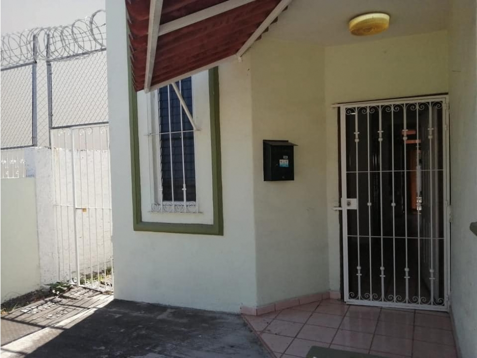 BONITA CASA EN VENTA EN LOMAS DE CIRCUNVALACION (ZONA DORADA) COLIMA — foto 4