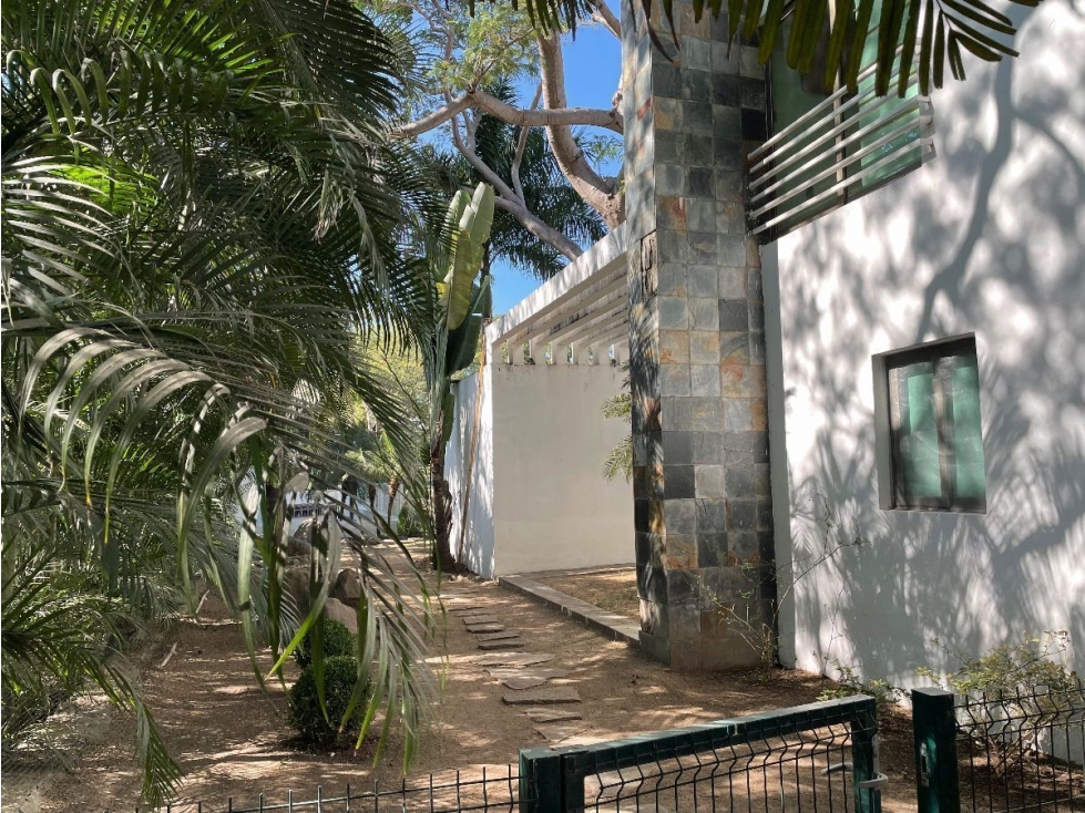 ESPECTACULAR CASA EN EL FRACCIONAMIENTO LAS PAROTAS EN COLIMA — foto 4