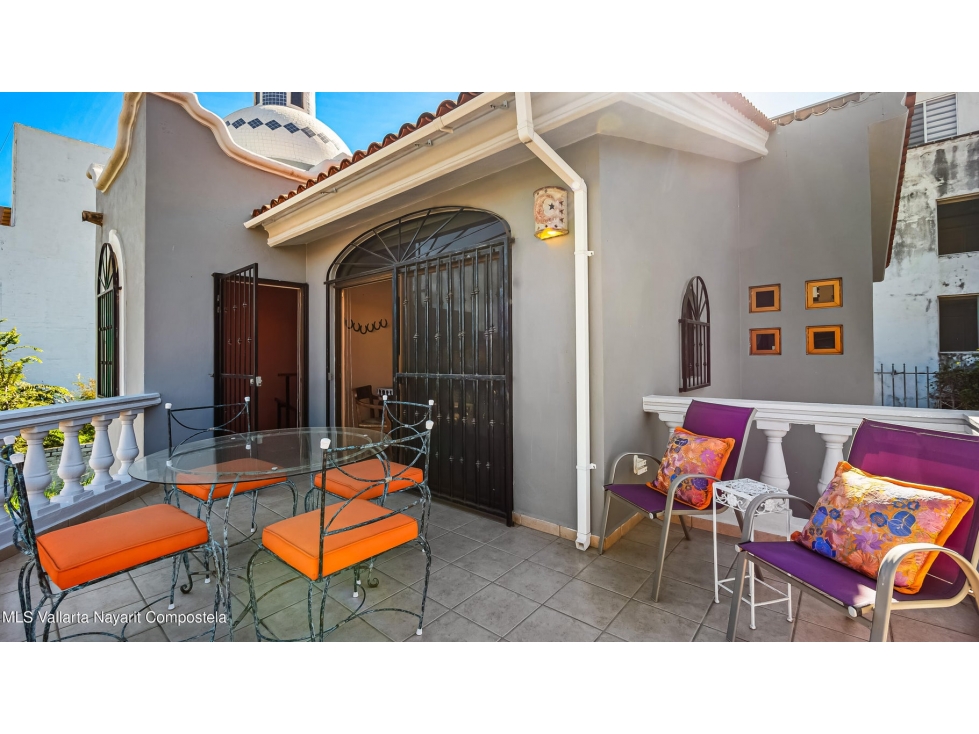 VENTA DE ENCANTADORA CASA MEXICANA CON PISCINA PRIVADA EN ZONA DORADA - 4