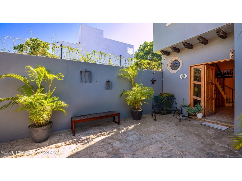 VENTA DE ENCANTADORA CASA MEXICANA CON PISCINA PRIVADA EN ZONA DORADA - 5