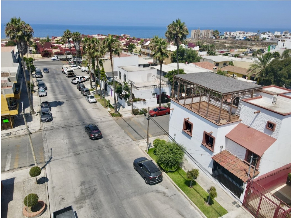 CASA EN VENTA EN ESQUINA, PLAYAS DE TIJUANA AMPLIA, CON VISTA AL MAR