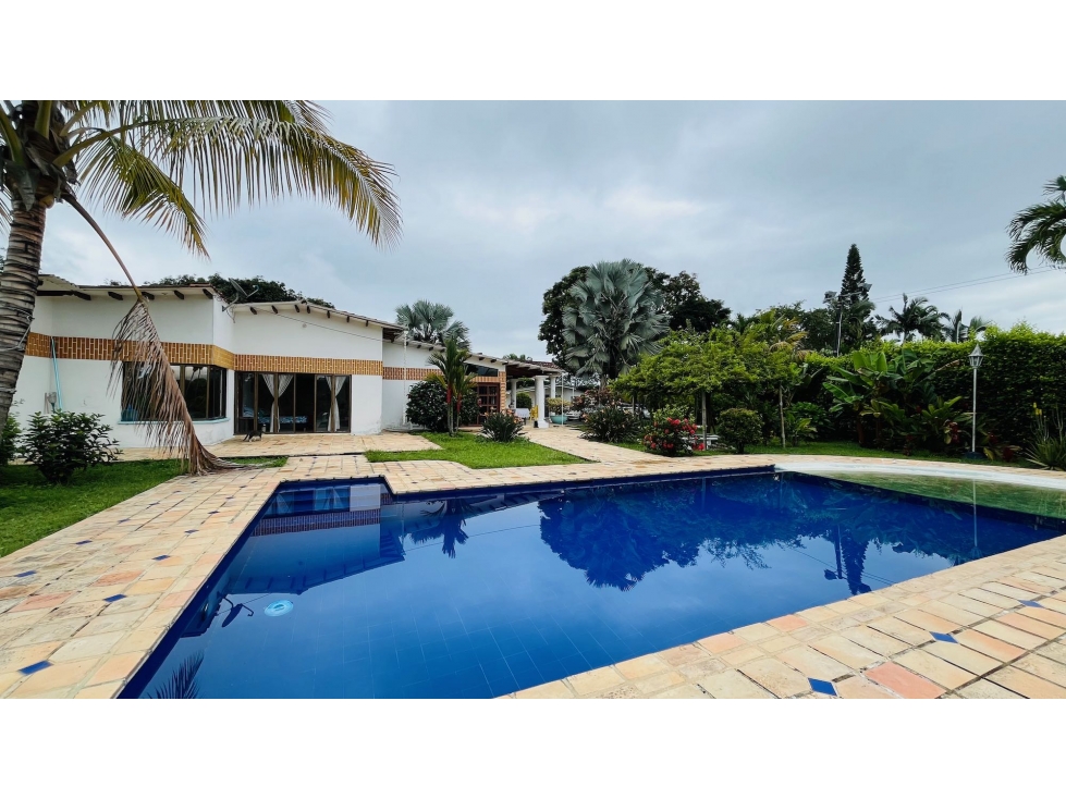 VENTA DE AMPLIA CASA CAMPESTRE SECTOR PUEBLITO CAFETERO PEREIRA