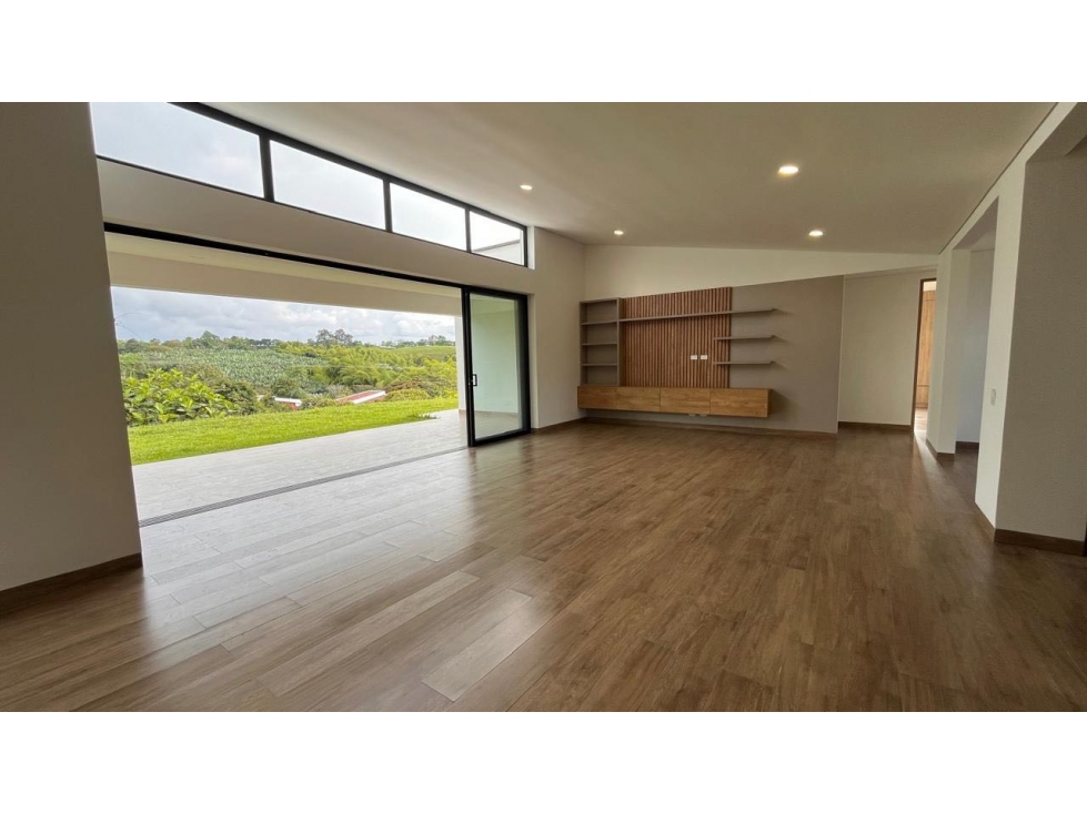 VENTA DE HERMOSA CASA CAMPESTRE PARA ESTRENAR VIA ARMENIA