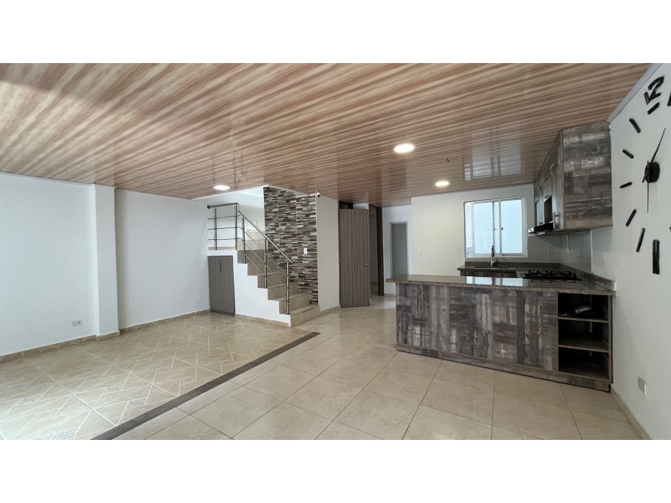 VENTA DE HERMOSA CASA REMODELADA Y VEHICULAR LA PRADERA DOSQUEBRADAS
