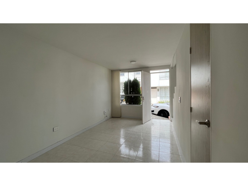VENTA DE HERMOSA CASA REMODELADA EN QUINTAS DE BUENAVISTA DOSQUE — foto 4