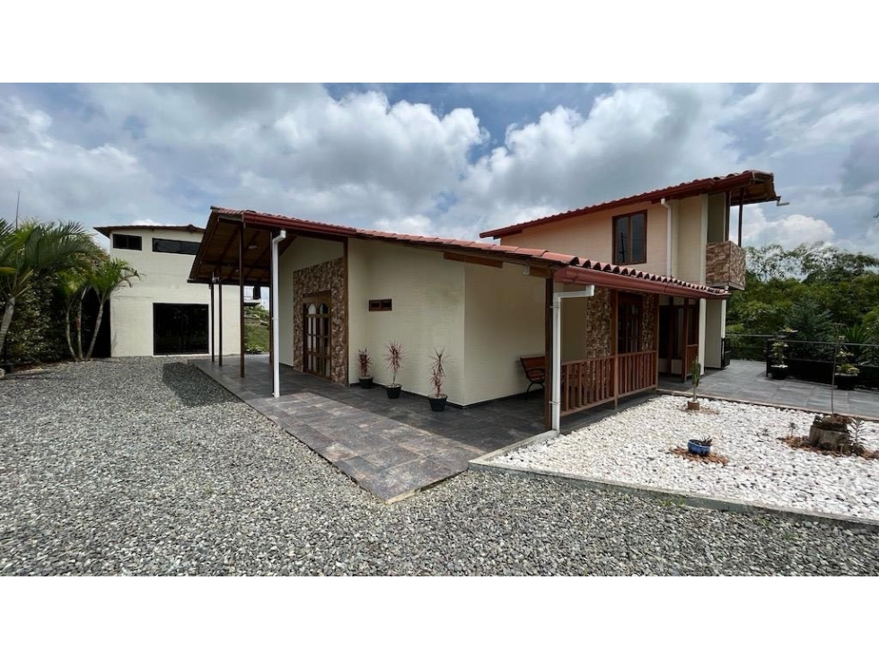 VENTA DE CASA CAMPESTRE FUERA DE CONDOMINIO EN PEREIRA VIA ARMENIA