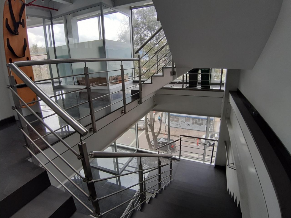 SE VENDE EDIFICIO PARA OFICINAS PRADERA -BOGOTA — foto 3
