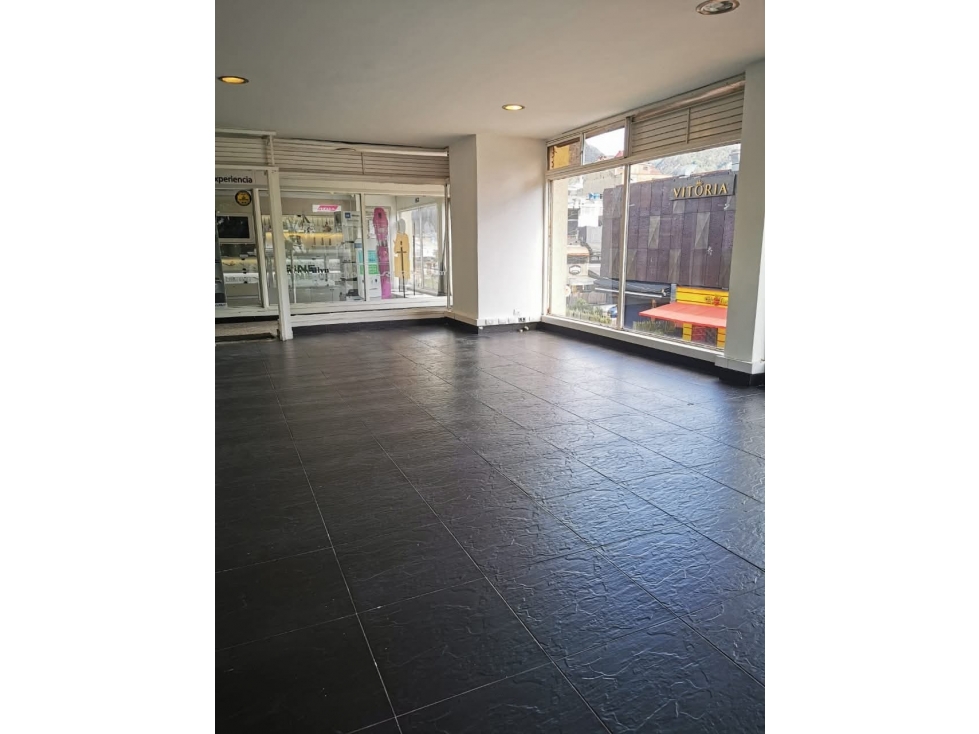 *Vendo Oficina/Local RENTANDO cerca al Andino.