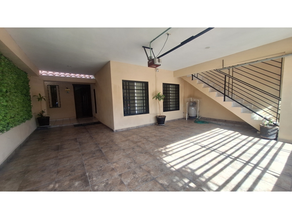 Casa en Renta AMUEBLADA en Centenario Lux