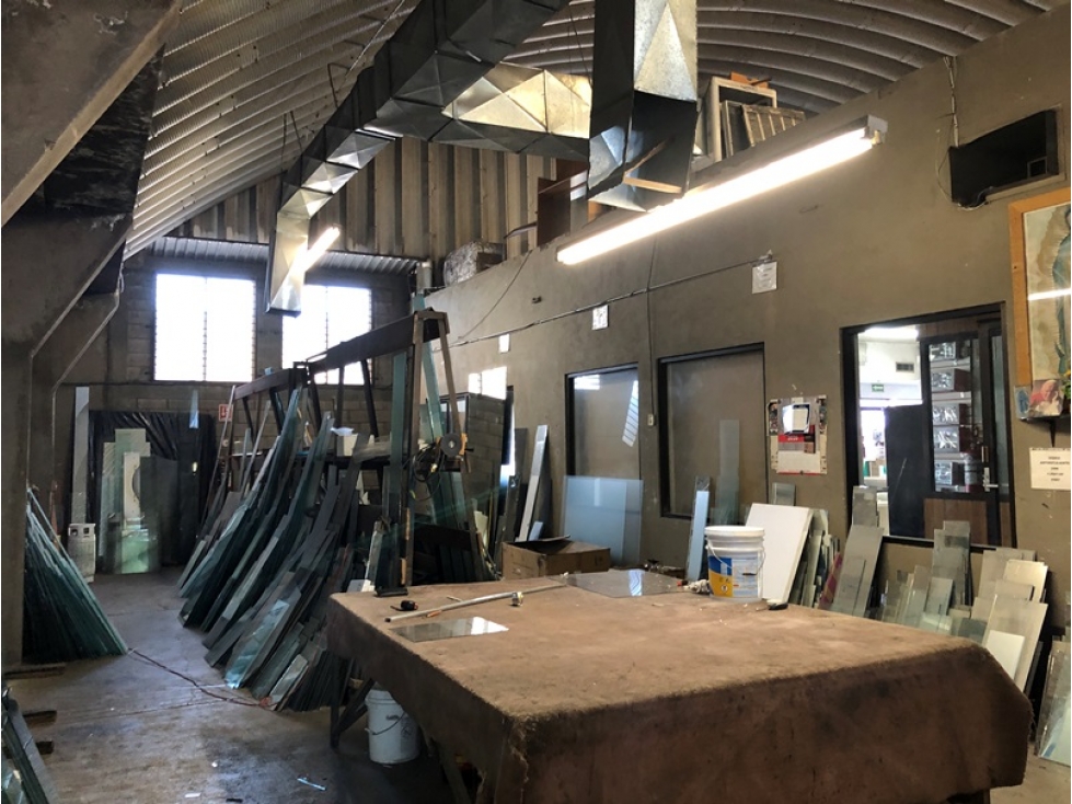 LOCAL COMERCIAL CON AMPLIA BODEGA EN PERIFERICO NORTE. - 5