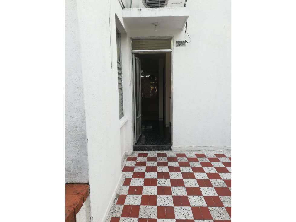 SE ARRIENDA CASA PARA USO COMERCIAL, DOS NIVELES, AREAS 190 MTS - 4