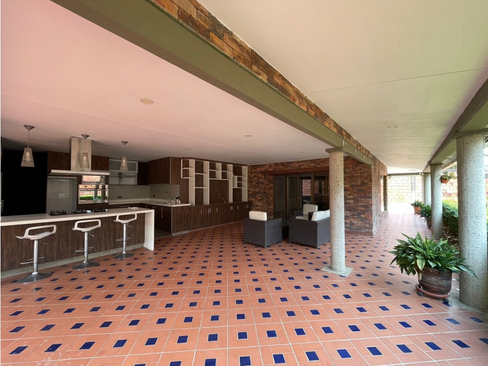 SE VENDE O SE ARRIENDA CASA,SECTOR HELECHOS,AREA 500 M² YOPAL CASANARE - 4