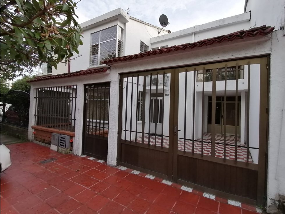 SE ARRIENDA CASA PARA USO COMERCIAL, DOS NIVELES, AREAS 190 MTS - 1
