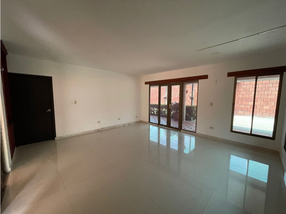 SE VENDE O SE ARRIENDA CASA,SECTOR HELECHOS,AREA 500 M² YOPAL CASANARE - 6