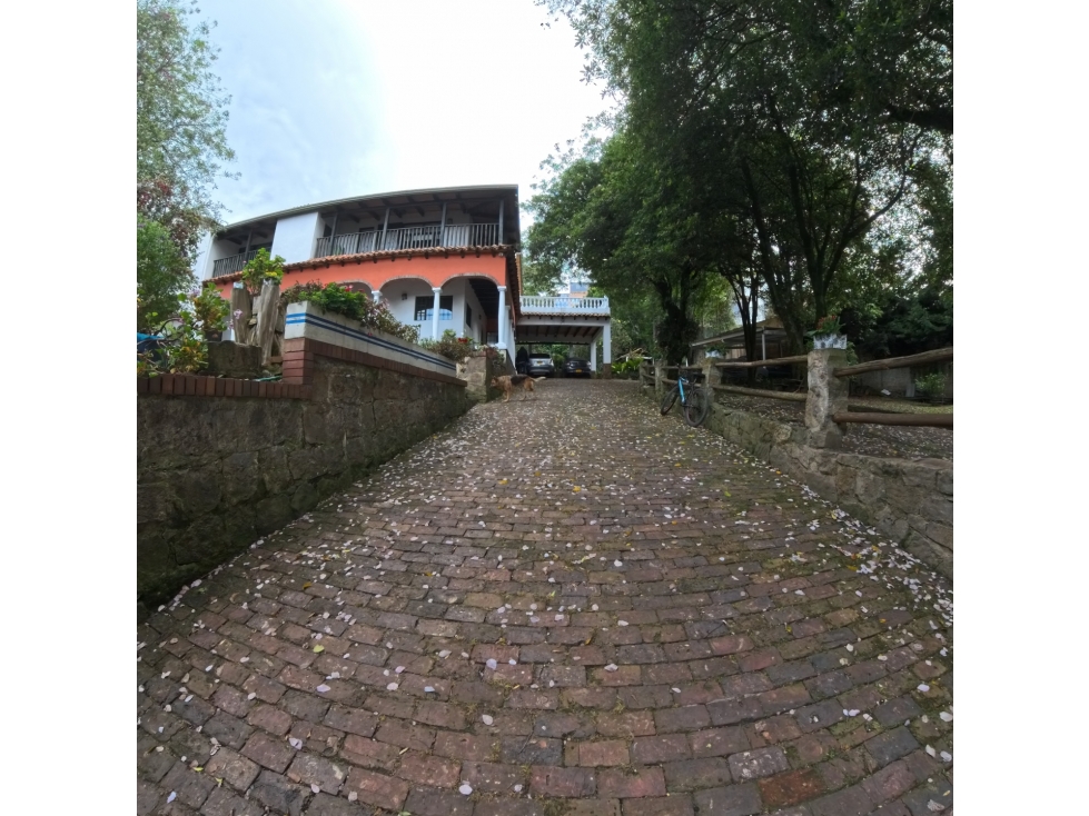 Se vende casa lote en cerros de suba a 4600 millones COP