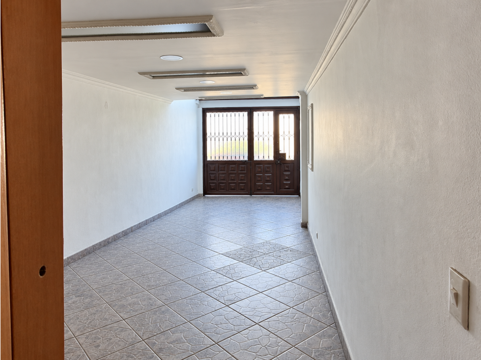 Casa esquinera en venta en El Jazmín con 2 apartamentos y 3 locales - 6